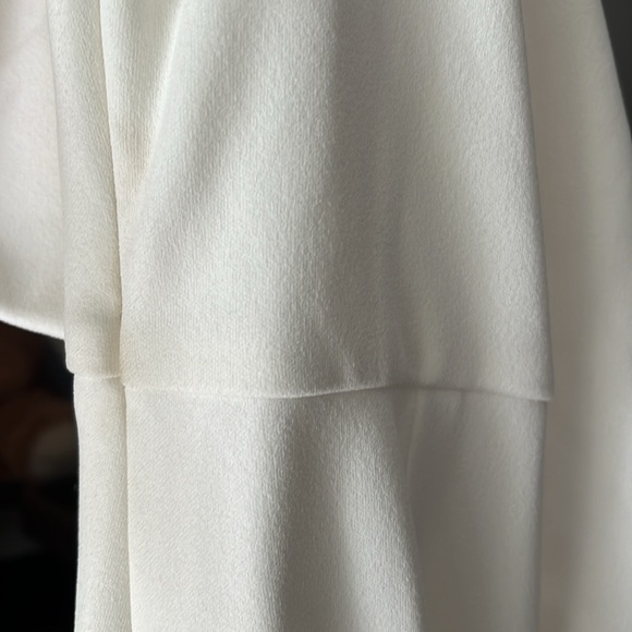 Exceptional Romance White Off-the-Shoulder Mermaid Maxi Dress Medium - Picture 9 of 13